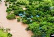 Se ve un albergue en la Reserva Nacional Masai Mara inundada, que dejó a decenas de turistas varados en el condado de Narok, Kenia, el 1 de mayo de 2024.