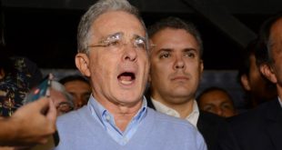 Colombia: expresidente Álvaro Uribe es acusado oficialmente de soborno y fraude procesal