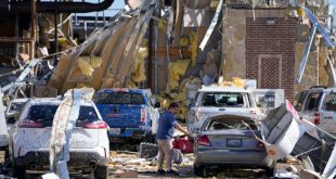 Fuertes tormentas y tornados azotan varias zonas de EEUU dejando al menos 14 muertos y varias docenas de heridos.