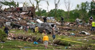 Tornado devasta pueblo de Iowa y mata a varias personas