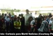 Richard Sarduy junto a niños refugiados en un campamento en Malasia