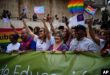 Mariela Castro, directora del Centro Nacional de Educación Sexual de Cuba, y Lis Cuesta Peraza, esposa de Díaz-Canel, presiden una marcha del orgullo gay en La Habana, Cuba, el 13 de mayo de 2023. (Foto AP/Ramon Espinosa)