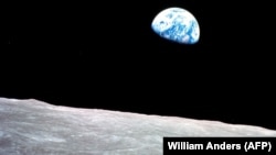 La icónica imagen de la Tierra, con la superficie lunar en primer plano, tomada por el astronauta William Anders desde el Apollo 8, tomada el 24 de diciembre de 1968.