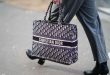 Autoridades italianas descubren que Dior gasta 57 dólares en fabricar sus bolsos de 2800 dólares