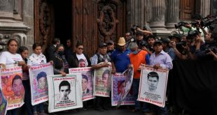 La presidenta electa de México se reúne con los padres de los 43 desaparecidos de Ayotzinapa