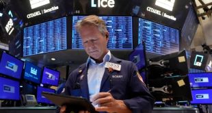 Wall Street rebota de fuertes caídas el lunes; se reducen temores a recesión