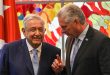 Con un pie fuera del poder, AMLO acelera contratación de más médicos cubanos