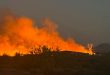 Un incendio al este de Los Ángeles obligó a la evacuación de cientos de residentes.