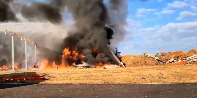 Momento de la explosión del avión de pasajeros en Corea del Sur (Video)