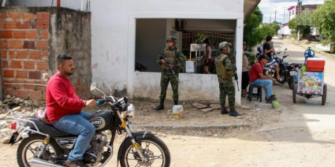 A cinco mil desplazados asciende la cifra tras guerra entre el ELN y disidencias de las FARC en Catatumbo: comunidades huye en canoas