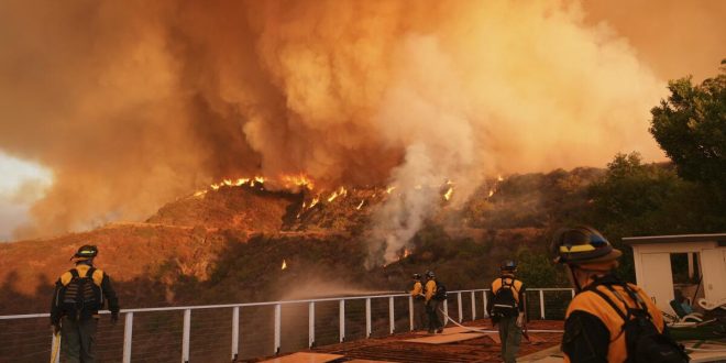 Aumenta a 24 la cifra de muertos por los incendios en Los Ángeles