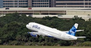 Hallan dos cuerpos en el tren de aterrizaje de un avión de JetBlue en aeropuerto de Florida