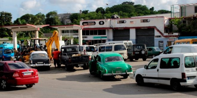 "Las colas siguen enormes y los pasajes han subido 50 pesos"