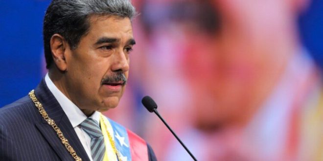 Maduro firmó el decretó para crear una comisión para reformar la Constitución (Detalles)