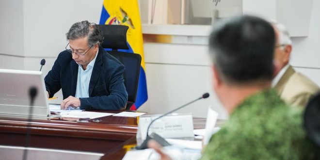 Petro insiste en un diálogo político en Venezuela