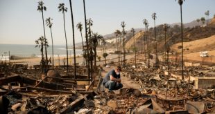 Suben los muertos por fuego en Los Ángeles mientras equipos tratan de salvar casas y otros edificios