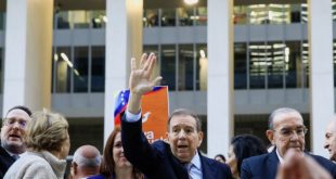 Venezolano Edmundo González llega a Ecuador como parte de una gira