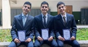 Trillizos make history by graduating as doctors surgeons with honors in the ULA