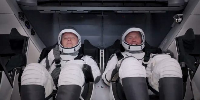 Spacex postpone the mission to bring astronauts stranded in space after a technical problem