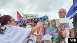 Cuban exile protest the imprisonment of Ferrer and Navarro
