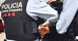 A man and a woman are arrested in Colera for stealing cell phones and bank cards from bathers